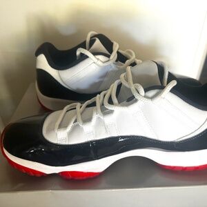 Jordan 11 Retro Low Concord Bred